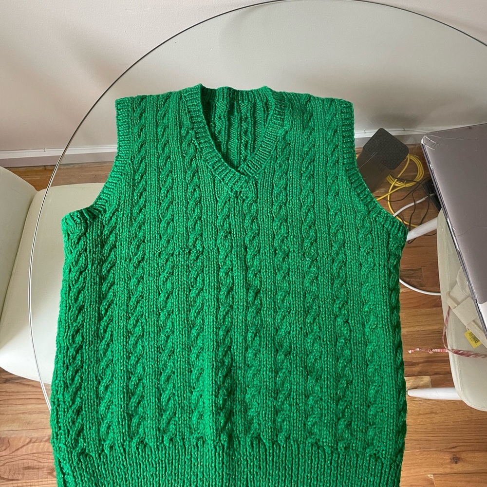 Vintage emerald green sweater vest in perfect condition
